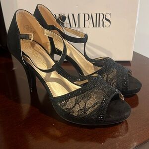 Dream Pairs, beautiful heels size 8 worn once